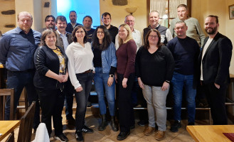 Soziales Engagement im Marktgemeinderat versprechen die Kandidaten der Liste „SPD/Parteifreie Bürger“ im Beisein von MdB a.D. Marianne Schieder (2.v.l.) und des Landratskandidaten Steve Brachwitz (r.)