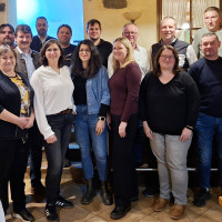 Soziales Engagement im Marktgemeinderat versprechen die Kandidaten der Liste „SPD/Parteifreie Bürger“ im Beisein von MdB a.D. Marianne Schieder (2.v.l.) und des Landratskandidaten Steve Brachwitz (r.)
